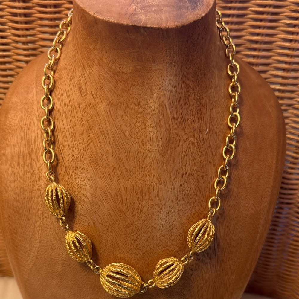 VINATAGE CHUNKY Chic Gold-Tone Necklace with Textured Beads CLIP ON EARRINGS